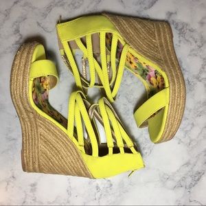Yellow wedges